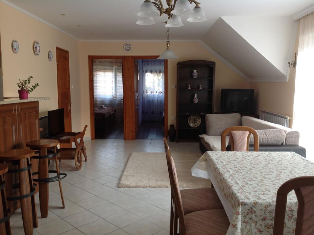 Attila Apartmanház Heviz Quarto foto