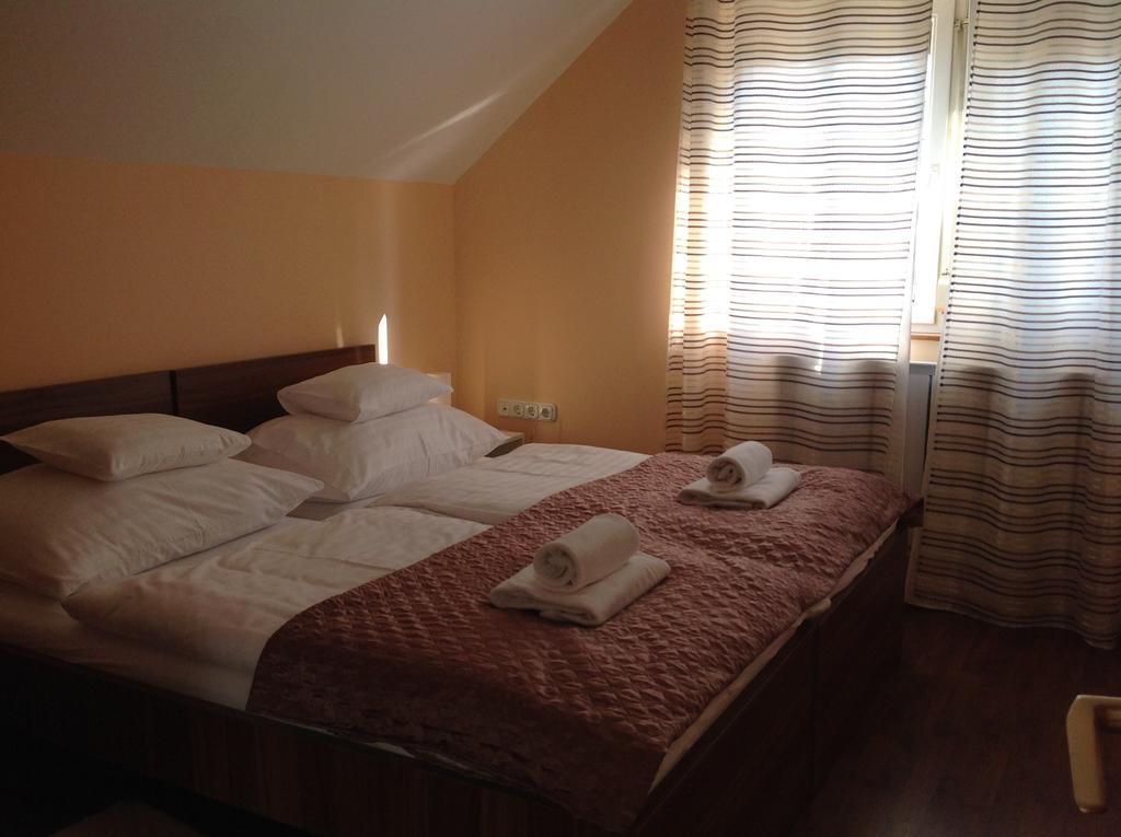 Attila Apartmanház Heviz Quarto foto