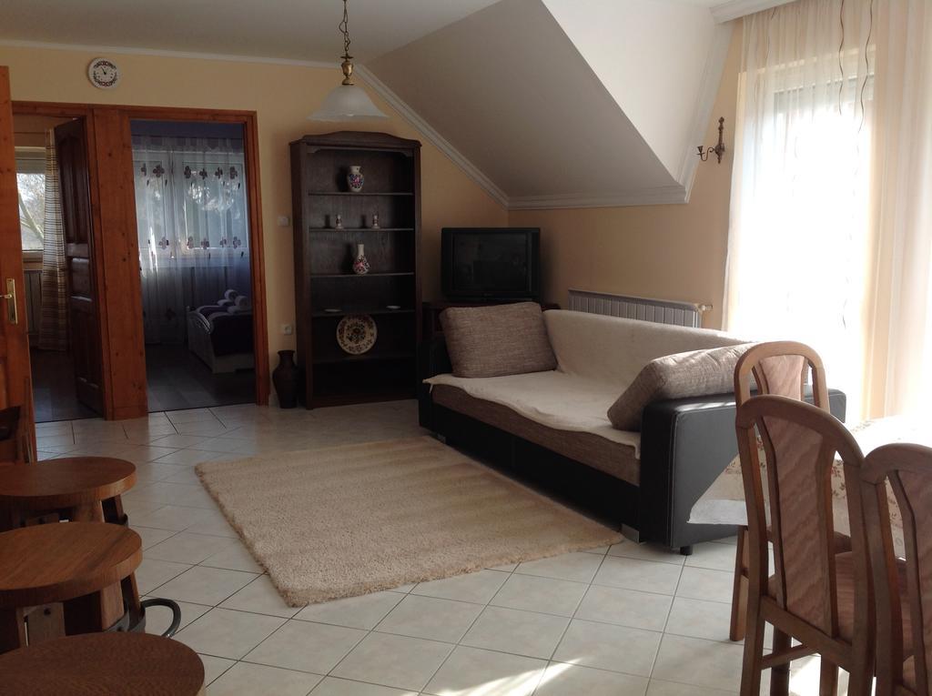 Attila Apartmanház Heviz Quarto foto