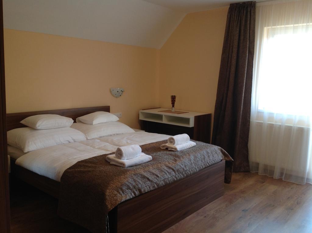 Attila Apartmanház Heviz Quarto foto