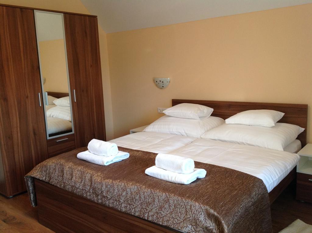 Attila Apartmanház Heviz Quarto foto