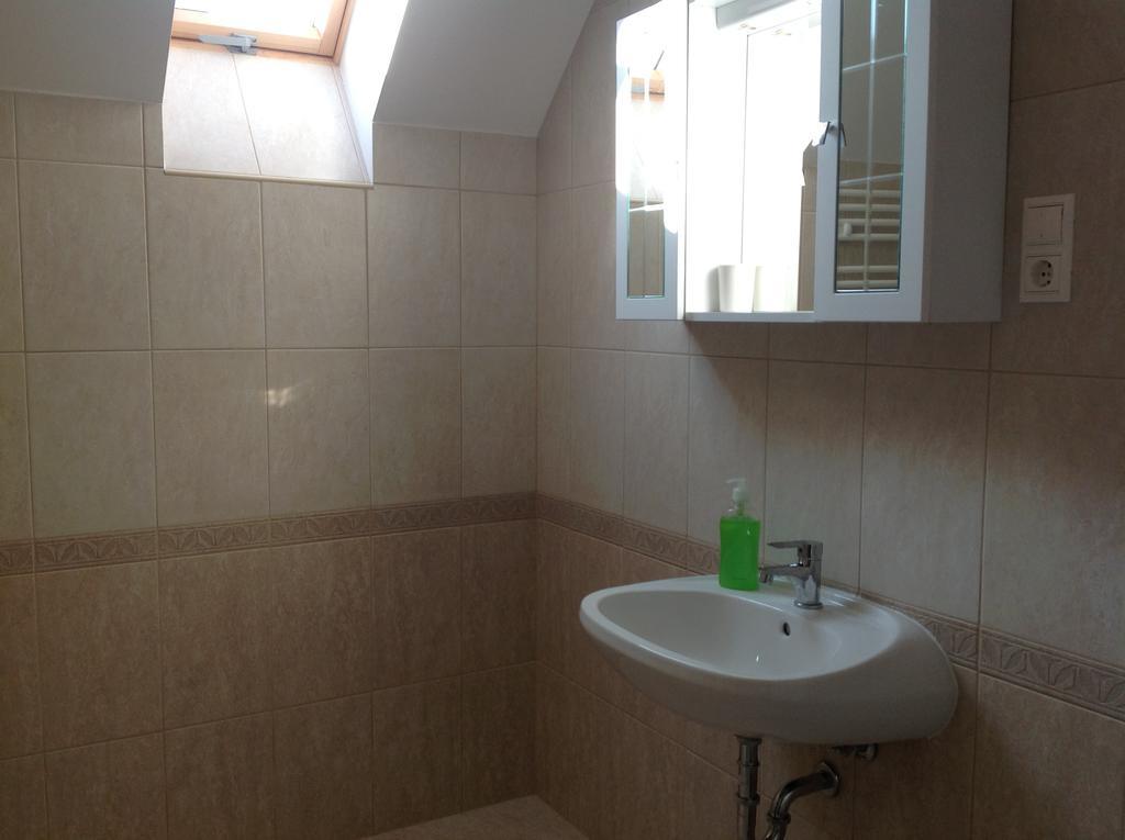 Attila Apartmanház Heviz Quarto foto