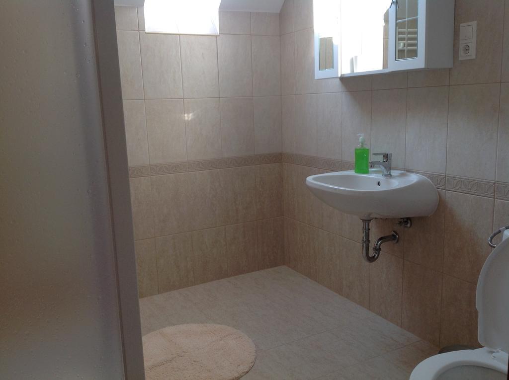 Attila Apartmanház Heviz Quarto foto