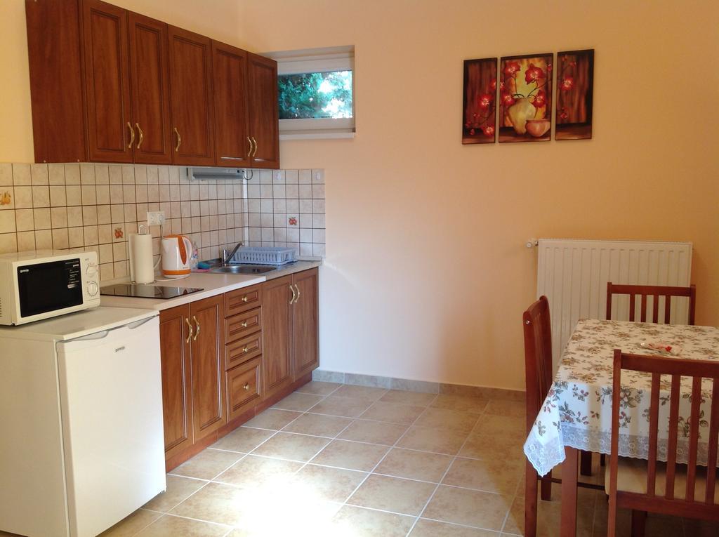Attila Apartmanház Heviz Quarto foto