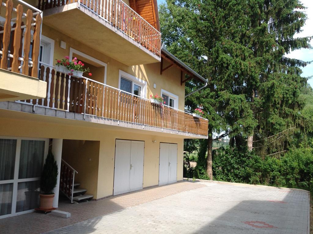 Attila Apartmanház Heviz Exterior foto
